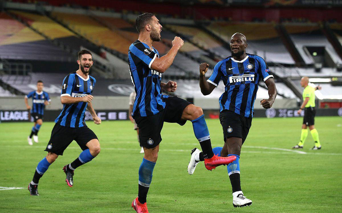 是远远观望 是远远观望