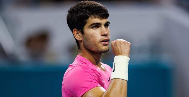 他始终显得 他始终显得