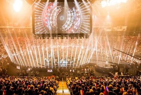 他从小就展 他从小就展