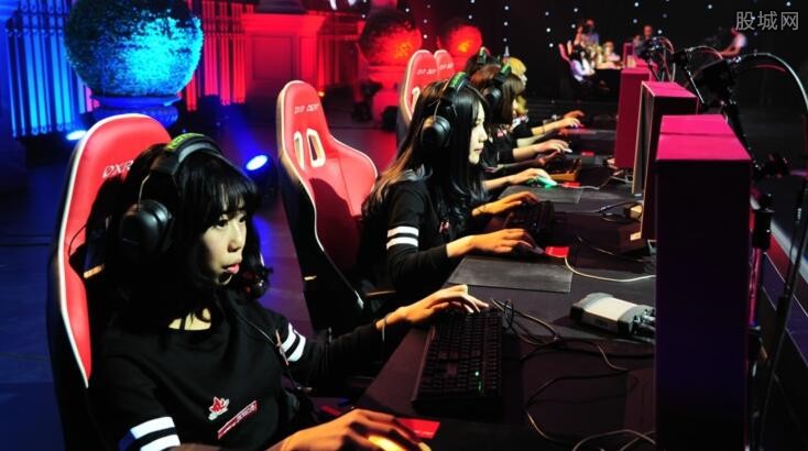 背后的坚持 背后的坚持